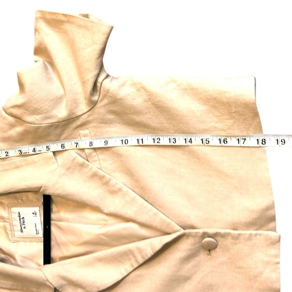 Abercrombie & Fitch Women's Cropped Short Sleeve Linen Blend Neutral Blazer- Med - Picture 13 of 13